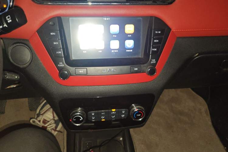 Used JAC Group Refine S2 2017 1.5L Manual Luxury Connect Edition Audio And AC Panel