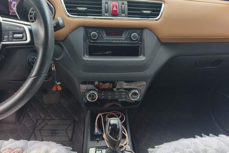 Used JAC Group Refine S2 2017 1.5L CVT Luxury Model Audio And AC Panel