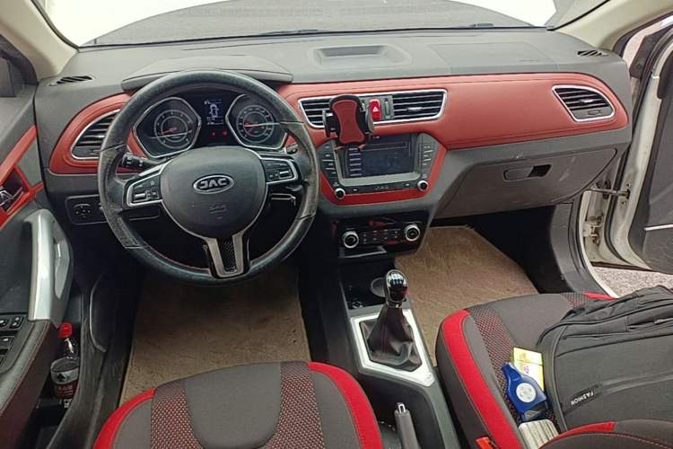 Used JAC Group Refine S2 2017 1.5L Manual Luxury Connect Edition Center Console