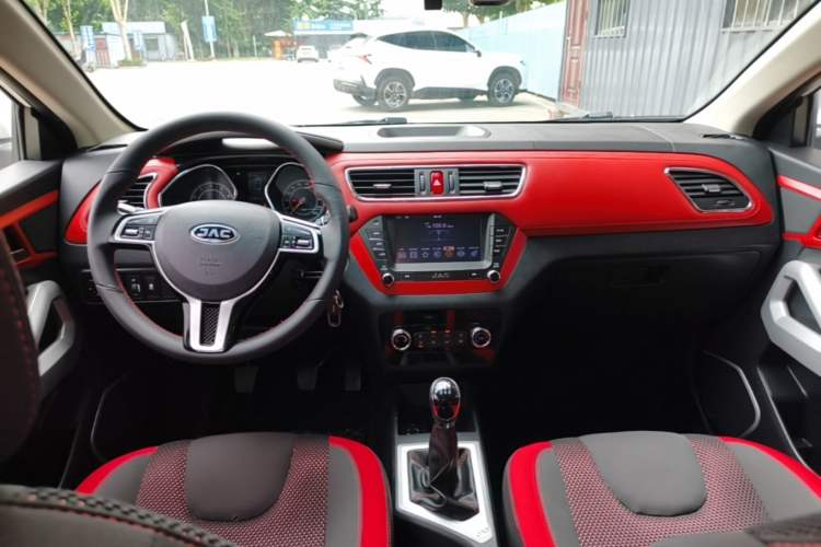 Used JAC Group Refine S2 2017 1.5L Manual Luxury Connect Edition Center Console