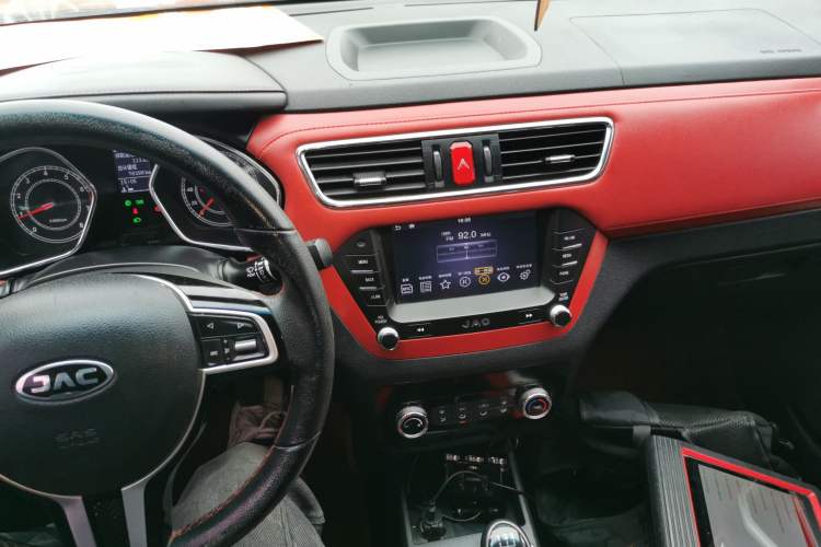 Used JAC Group Refine S2 2017 1.5L Manual Luxury Connect Edition Center Console