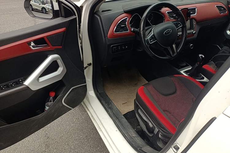 Used JAC Group Refine S2 2017 1.5L Manual Luxury Connect Edition Driver Seat