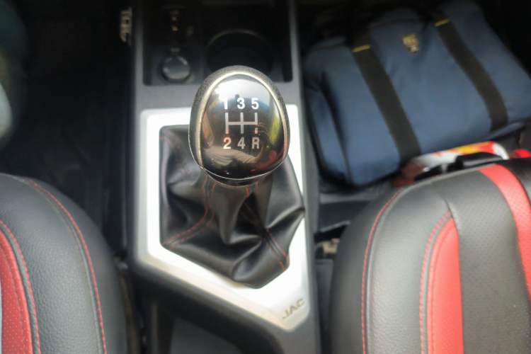 Used JAC Group Refine S2 2017 1.5L Manual Luxury Smart Model Gear Lever