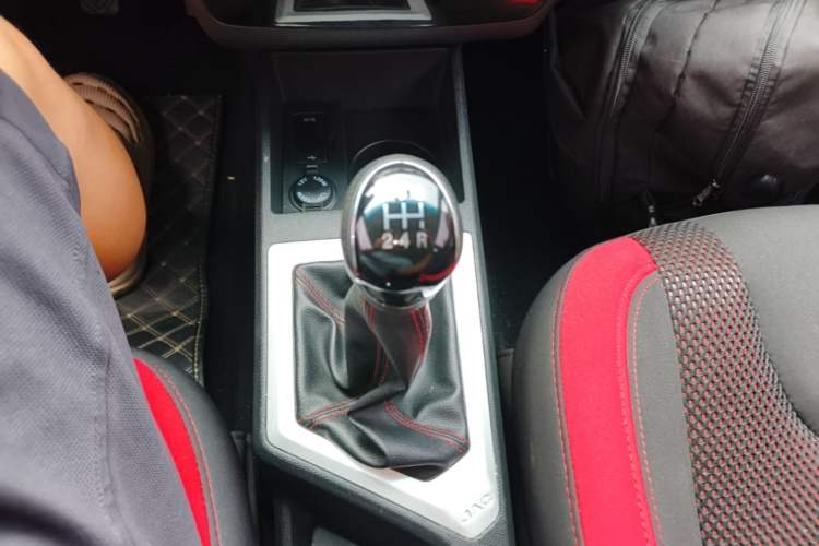 Used JAC Group Refine S2 2017 1.5L Manual Luxury Connect Edition Gear Lever