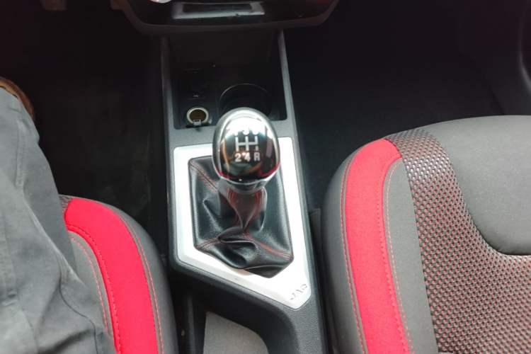 Used JAC Group Refine S2 2017 1.5L Manual Luxury Model Gear Lever