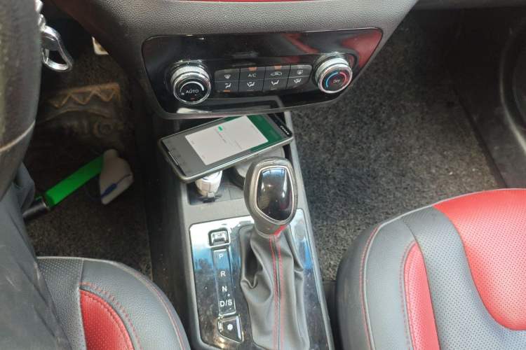 Used JAC Group Refine S2 2017 1.5L CVT Luxury Smart Model Gear Lever
