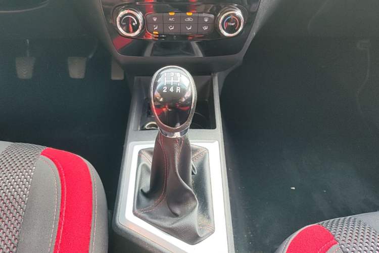 Used JAC Group Refine S2 2017 1.5L Manual Luxury Model Gear Lever