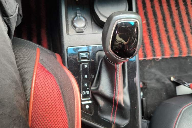Used JAC Group Refine S2 2017 1.5L CVT Luxury Smart Model Gear Lever
