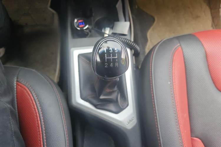 Used JAC Group Refine S2 2017 1.5L Manual Luxury Smart Model Gear Lever