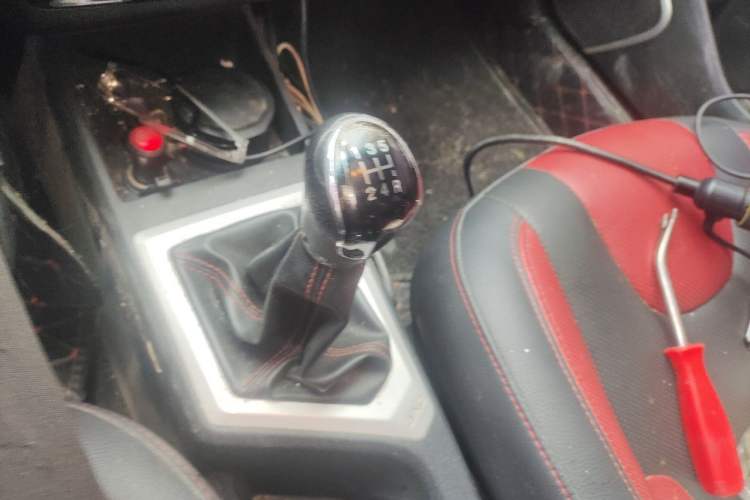 Used JAC Group Refine S2 2017 1.5L Manual Luxury Smart Model Gear Lever