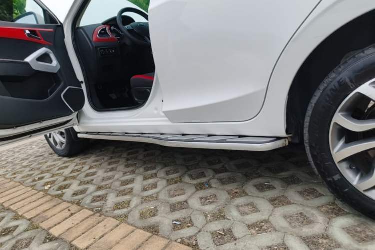 Used JAC Group Refine S2 2017 1.5L Manual Luxury Connect Edition Left Side Sill