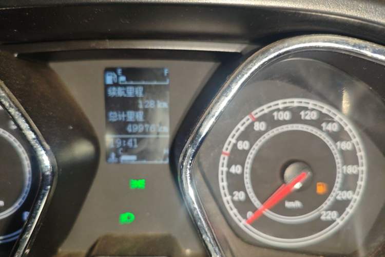Used JAC Group Refine S2 2017 1.5L Manual Luxury Connect Edition Odometer Close Up