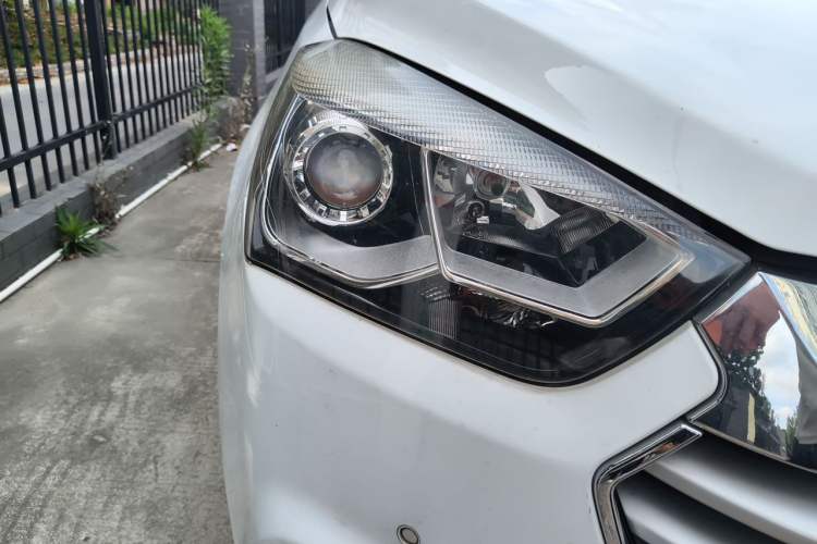 Used JAC Group Refine S2 2017 1.5L CVT Luxury Smart Model Right Front Headlight