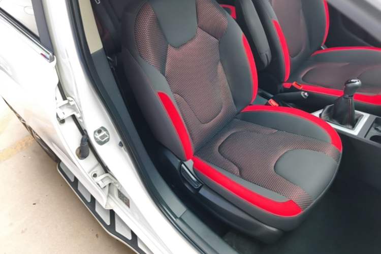 Used JAC Group Refine S2 2017 1.5L Manual Luxury Connect Edition Right Front Seat