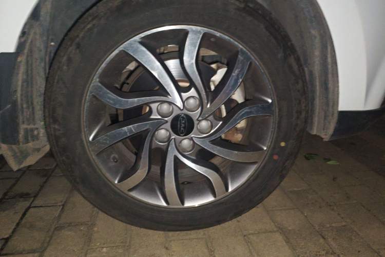 Used JAC Group Refine S2 2017 1.5L Manual Luxury Connect Edition Right Front Wheel Hub