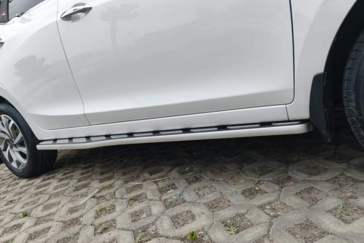 Used JAC Group Refine S2 2017 1.5L Manual Luxury Connect Edition Right Side Sill