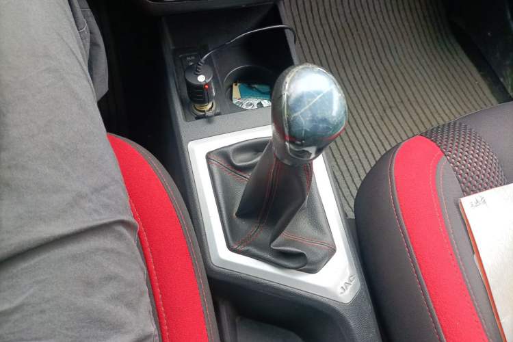 Used JAC Group Refine S2 2017 1.5L Manual Luxury Connect Edition Gear Lever