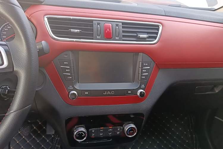 Used JAC Group Refine S2 2018 Smart Drive Edition 1.5L Manual Luxury Model Audio And AC Panel
