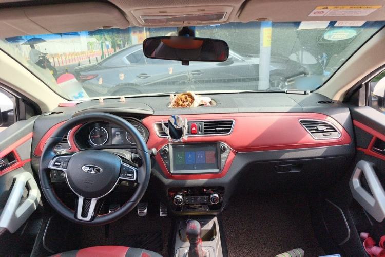 Used JAC Group Refine S2 2018 Smart Drive Edition 1.5L Manual Luxury Smart Model Center Console