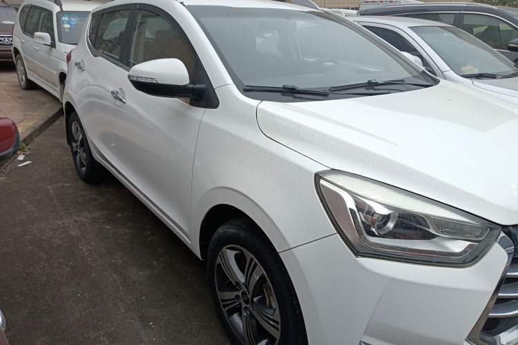 Used JAC Group Refine S2 2018 Smart Drive Edition 1.5L Manual Luxury Model Front Right 45 Deg