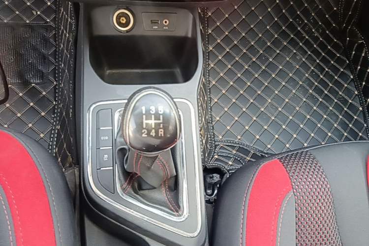 Used JAC Group Refine S2 2018 Smart Drive Edition 1.5L Manual Luxury Model Gear Lever