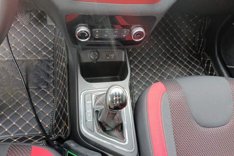 Used JAC Group Refine S2 2018 Smart Drive Edition 1.5L Manual Luxury Model Gear Lever