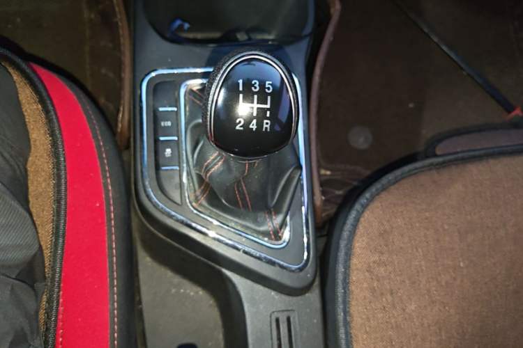 Used JAC Group Refine S2 2018 Smart Drive Edition 1.5L Manual Luxury Model Gear Lever