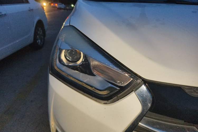 Used JAC Group Refine S2 2018 Smart Drive Edition 1.5L Manual Luxury Model Right Front Headlight