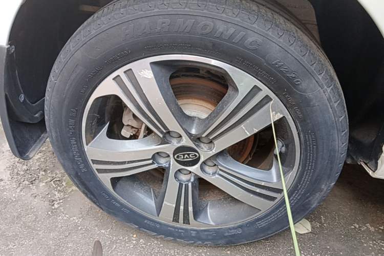 Used JAC Group Refine S2 2018 Smart Drive Edition 1.5L Manual Luxury Model Right Rear Wheel Hub