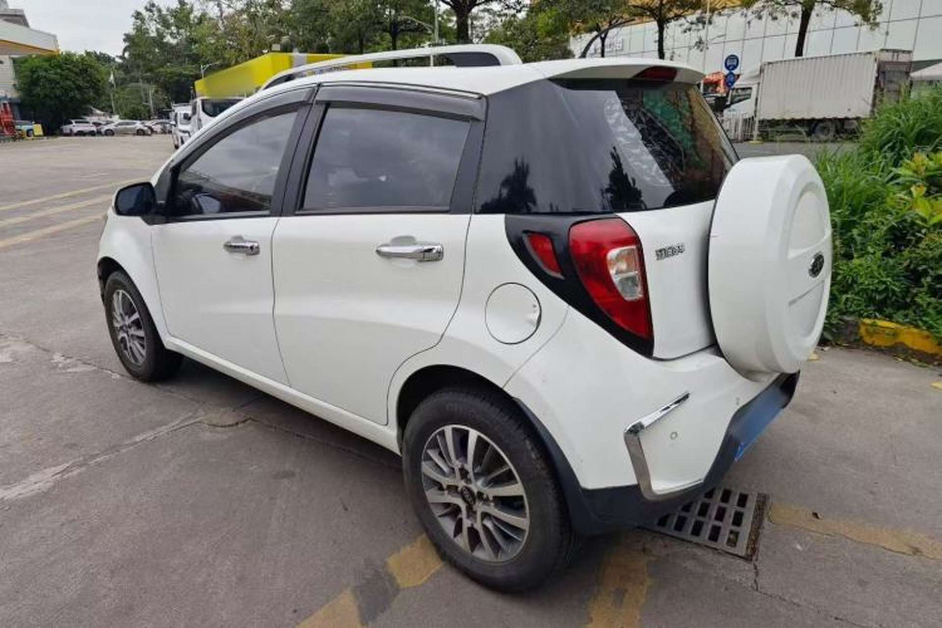 Used JAC Group Refine S2mini 2017 1.3L Sport Edition Exterior 3