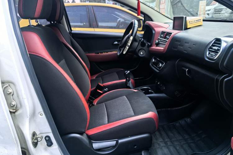 Used JAC Group Refine S2mini 2017 1.3L Sport Edition Interior 4