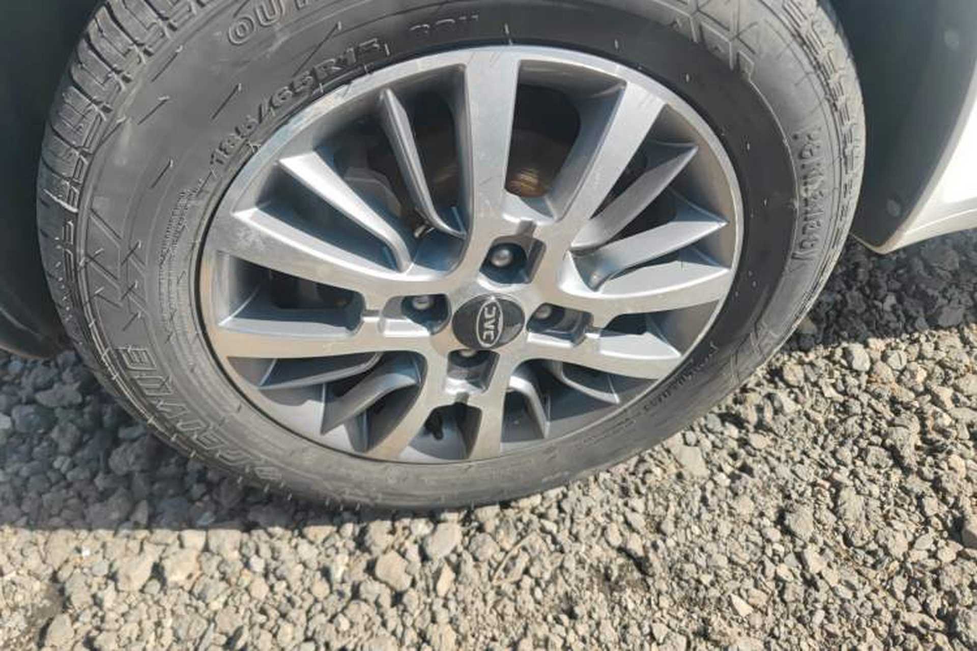 Used JAC Group Refine S2mini 2017 1.3L Sport Edition Left Front Wheel Hub