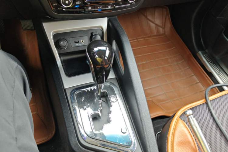 Used JAC Group Refine S3 2014 1.5L CVT Luxury Smart Model Gear Lever