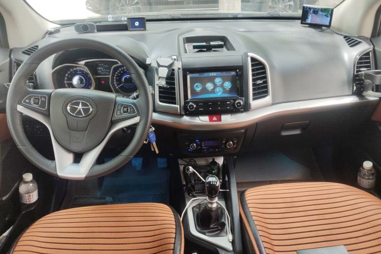 Used JAC Group Refine S3 2014 1.5L Manual Luxury Smart Model Center Console