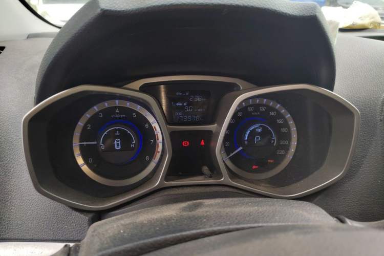 Used JAC Group Refine S3 2014 1.5L CVT Luxury Smart Model Odometer Close Up