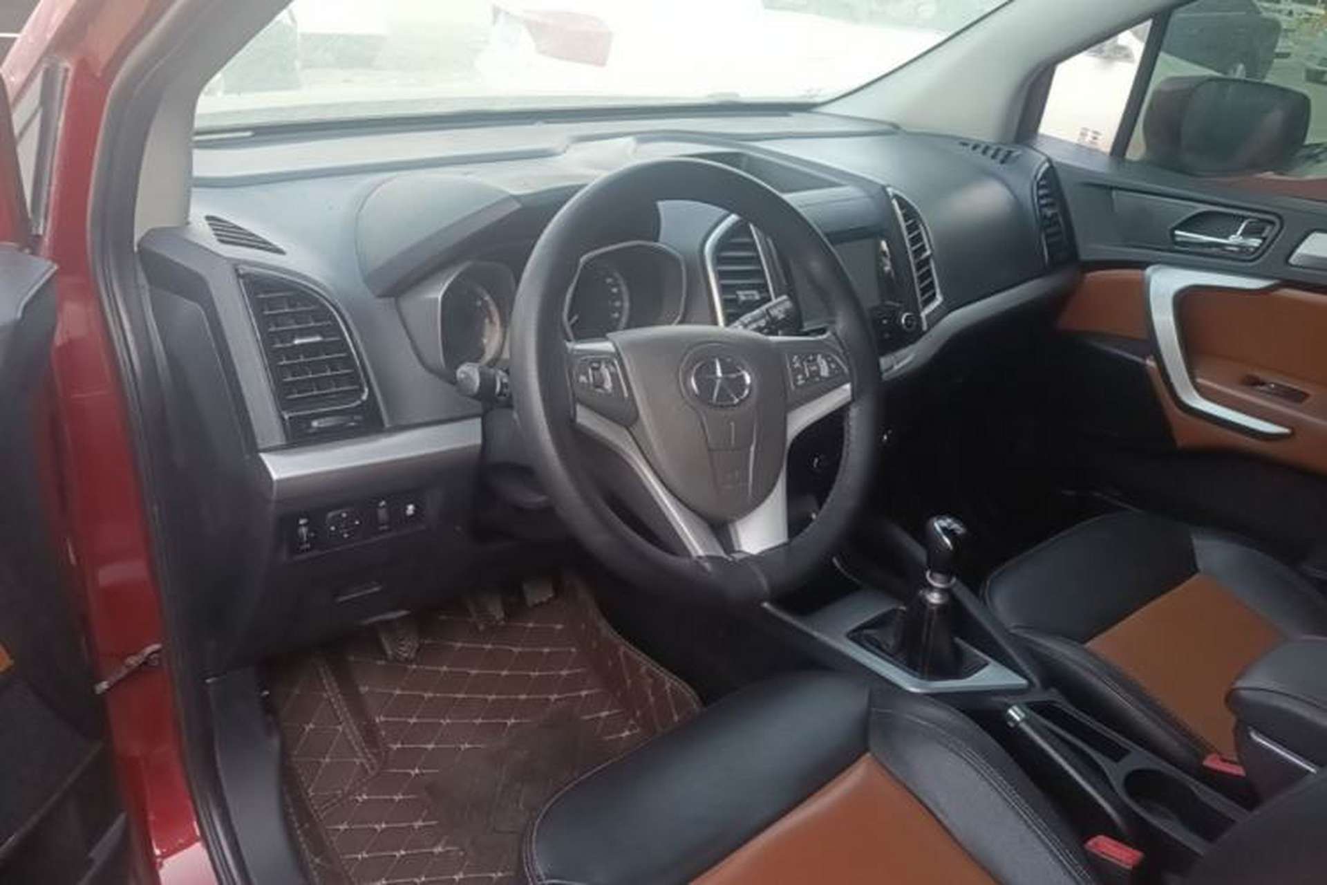 Used JAC Group Refine S3 2014 1.5L Manual Luxury Smart Model Center Console