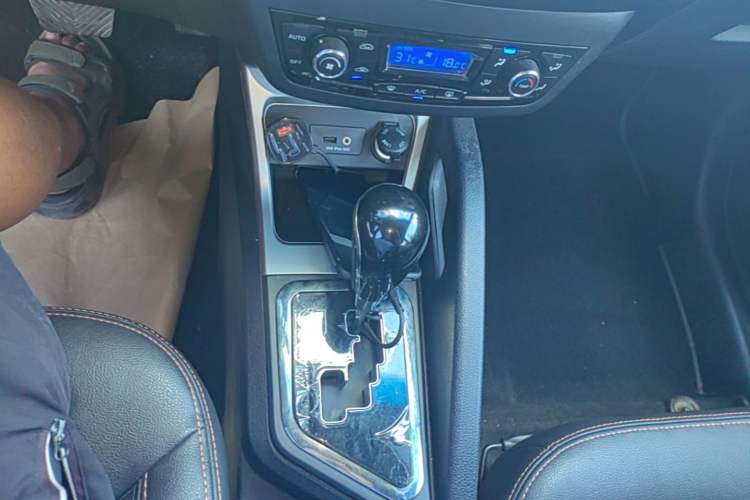 Used JAC Group Refine S3 2014 1.5L CVT Luxury Smart Model Gear Lever