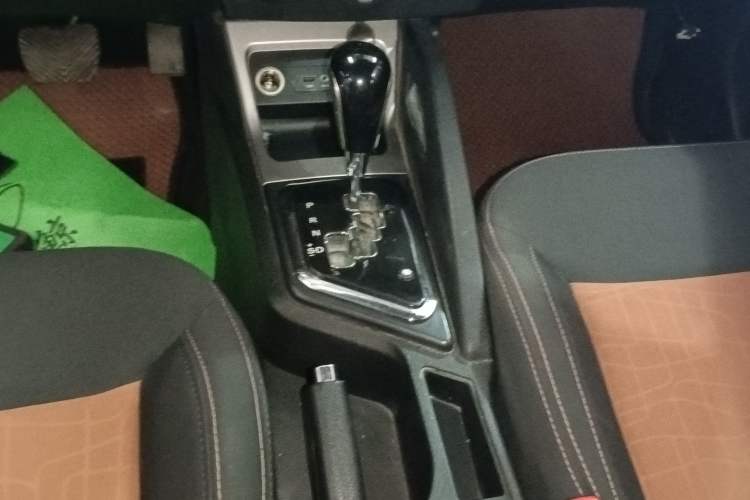 Used JAC Group Refine S3 2014 1.5L CVT Luxury Version Gear Lever