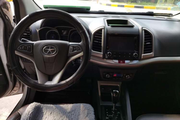 Used JAC Group Refine S3 2014 1.5L CVT Luxury Smart Model Center Console