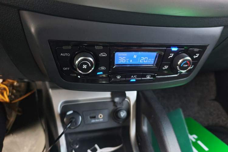 Used JAC Group Refine S3 2014 1.5L Manual Luxury Smart Model Audio And AC Panel