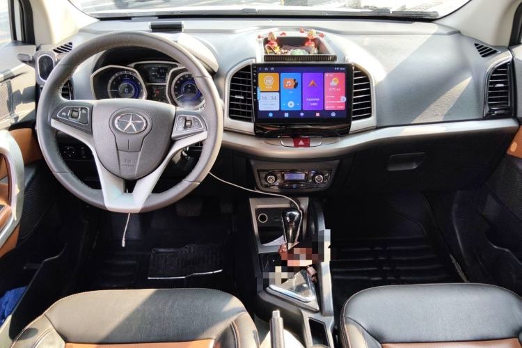 Used JAC Group Refine S3 2014 1.5L CVT Luxury Smart Model Center Console