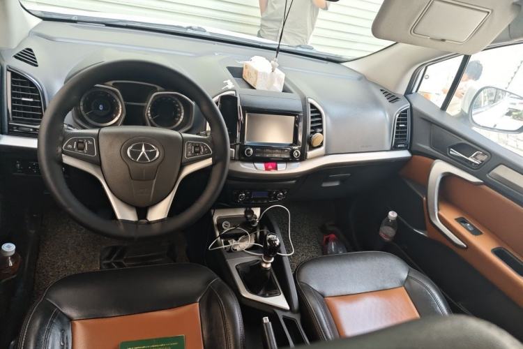 Used JAC Group Refine S3 2014 1.5L Manual Luxury Smart Model Center Console