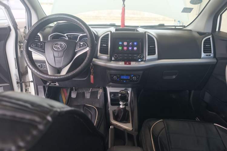 Used JAC Group Refine S3 2014 1.5L Manual Luxury Smart Model Center Console