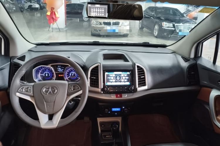 Used JAC Group Refine S3 2014 1.5L CVT Luxury Smart Model Center Console