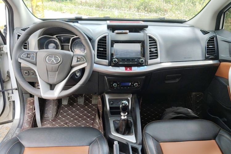 Used JAC Group Refine S3 2014 1.5L Manual Luxury Smart Model Center Console