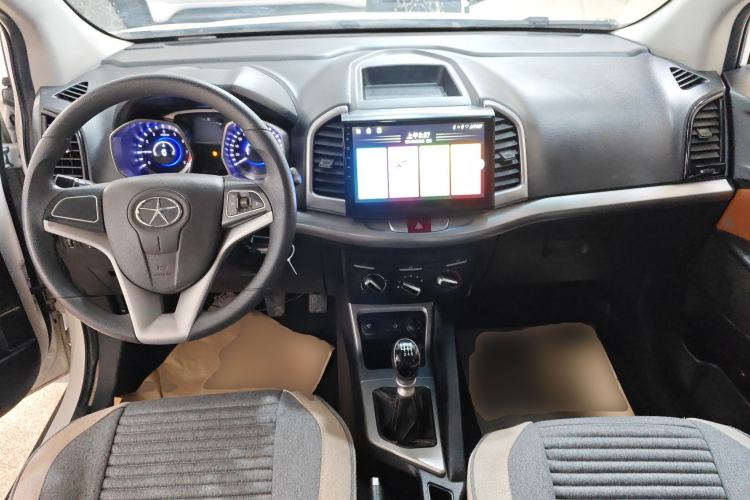 Used JAC Group Refine S3 2014 1.5L Manual Luxury Model Center Console