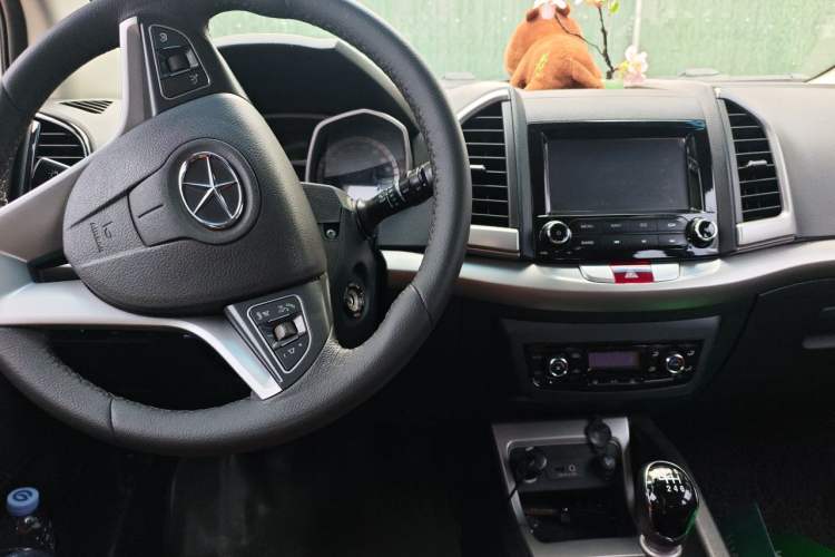 Used JAC Group Refine S3 2014 1.5L Manual Luxury Smart Model Center Console