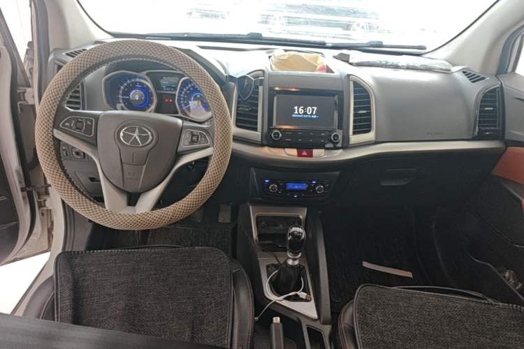 Used JAC Group Refine S3 2014 1.5L Manual Luxury Smart Model Center Console
