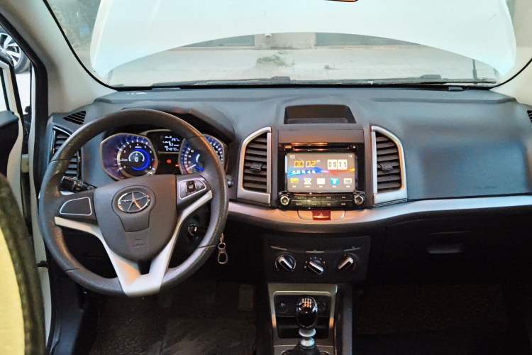 Used JAC Group Refine S3 2014 1.5L Manual Luxury Model Center Console