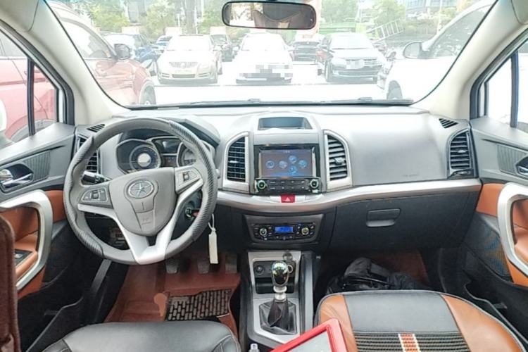 Used JAC Group Refine S3 2014 1.5L Manual Luxury Smart Model Center Console